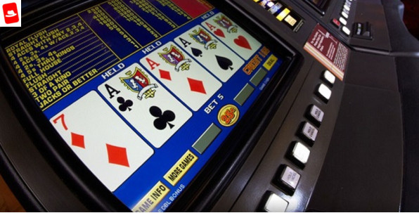 Vidéo poker en 2026 : notre guide express pour mieux jouer (et plus longtemps)